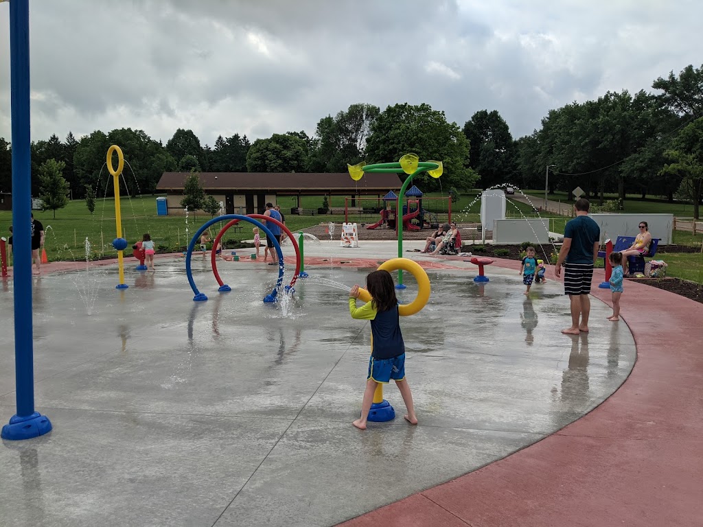 Green County Splash Pad | Twining Park, 425 14th Ave, Monroe, WI 53566, USA | Phone: (608) 214-2581