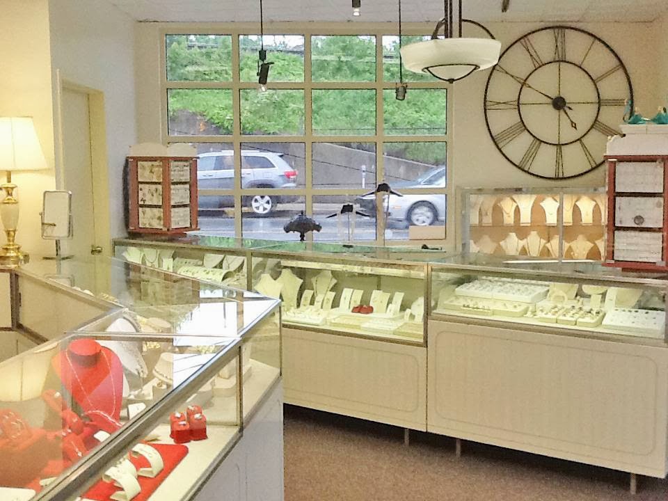 Atelier Jewelers | 10 Woodbine Ct, Floral Park, NY 11001, USA | Phone: (516) 358-2048