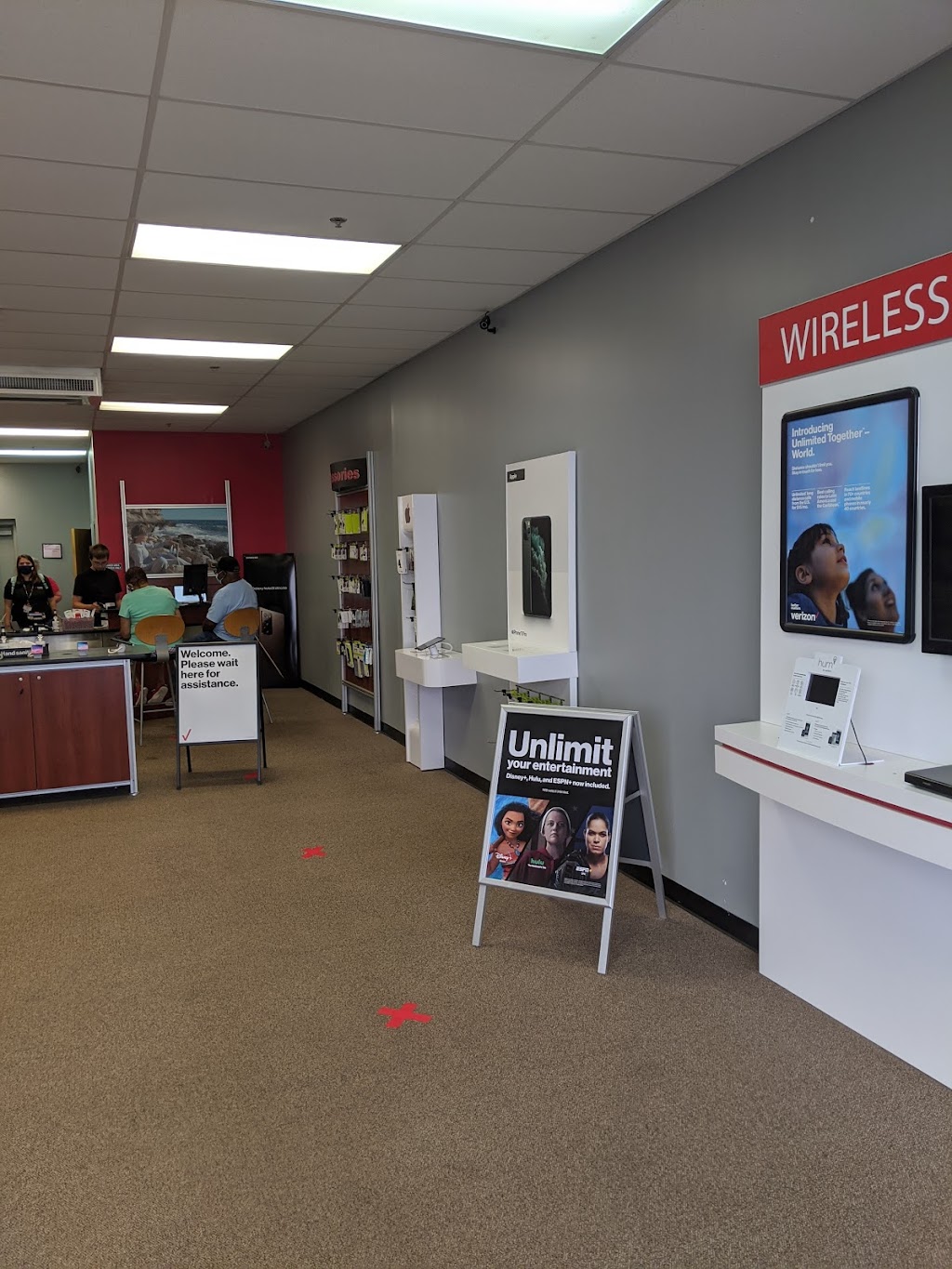 Verizon Authorized Retailer - Russell Cellular | 1011 Lewis St Ste 116, Oxford, NC 27565, USA | Phone: (919) 603-0012