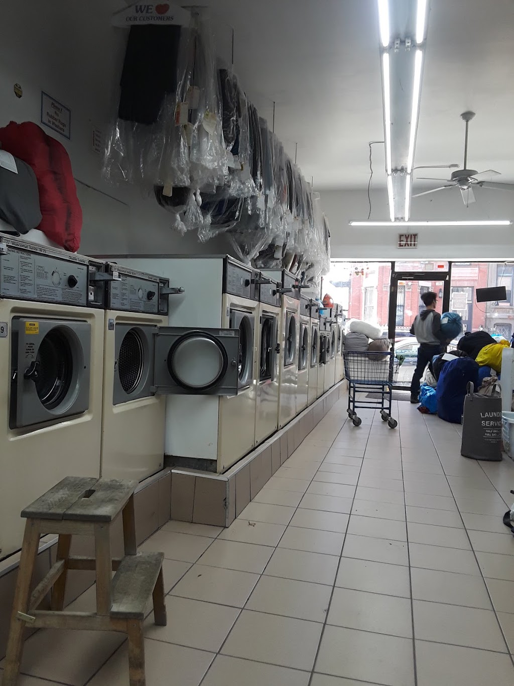 Busy Corner Laundromat | 419 Madison St, Brooklyn, NY 11221, USA | Phone: (718) 919-1289