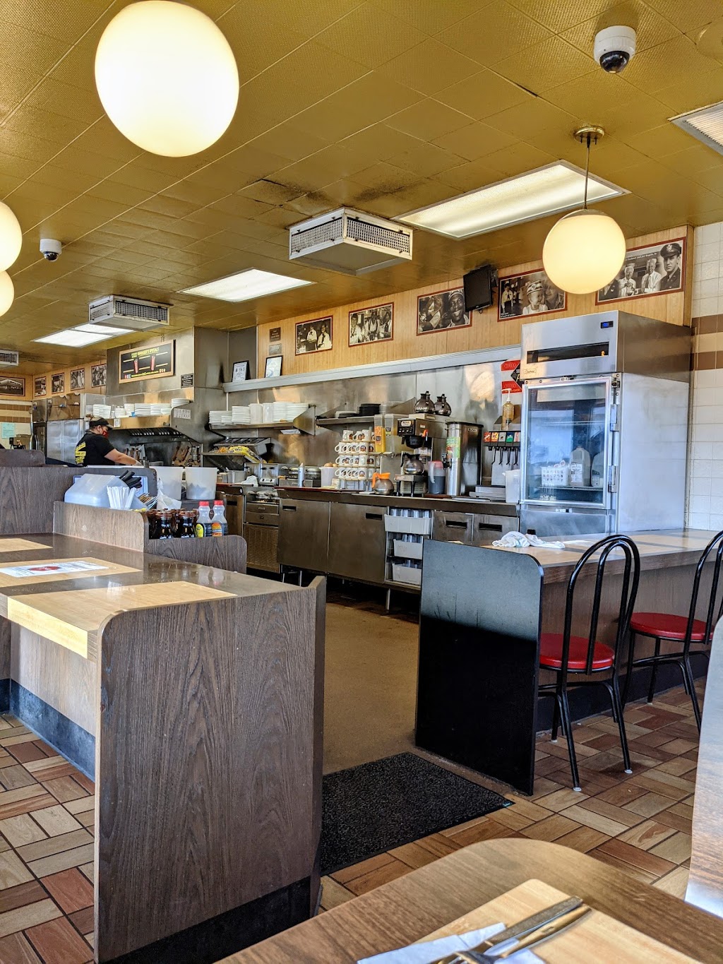 Waffle House | 2210 Rockford St, Mt Airy, NC 27030, USA | Phone: (336) 719-7913