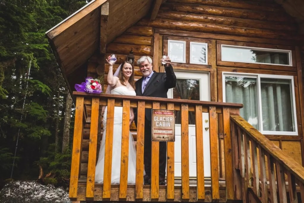 Alyeska Hideaway Log Cabin Rentals | 150, 164, 171 Doran Ln, Girdwood, AK 99587, USA | Phone: (907) 317-8833