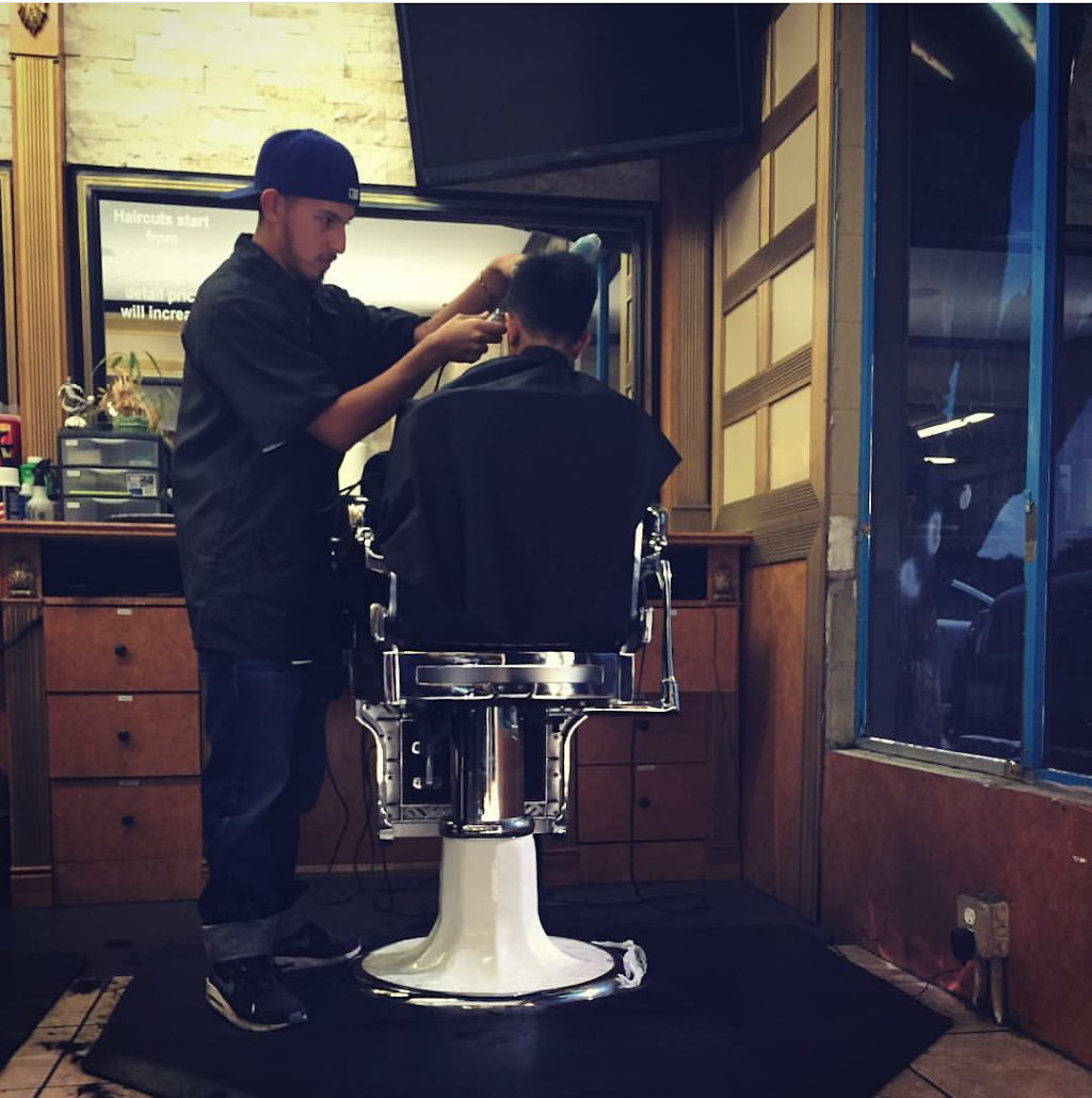 Christian & Robertos Barber | 1183 W Holt Ave, Pomona, CA 91768, USA | Phone: (909) 397-0760