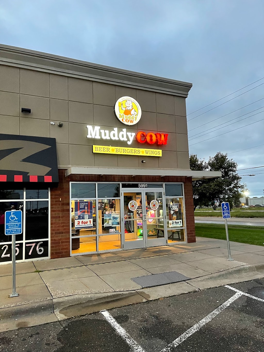 Muddy Cow - Oak Park Heights | 5991 Norwich Ave N, Oak Park Heights, MN 55082, USA | Phone: (651) 342-2576