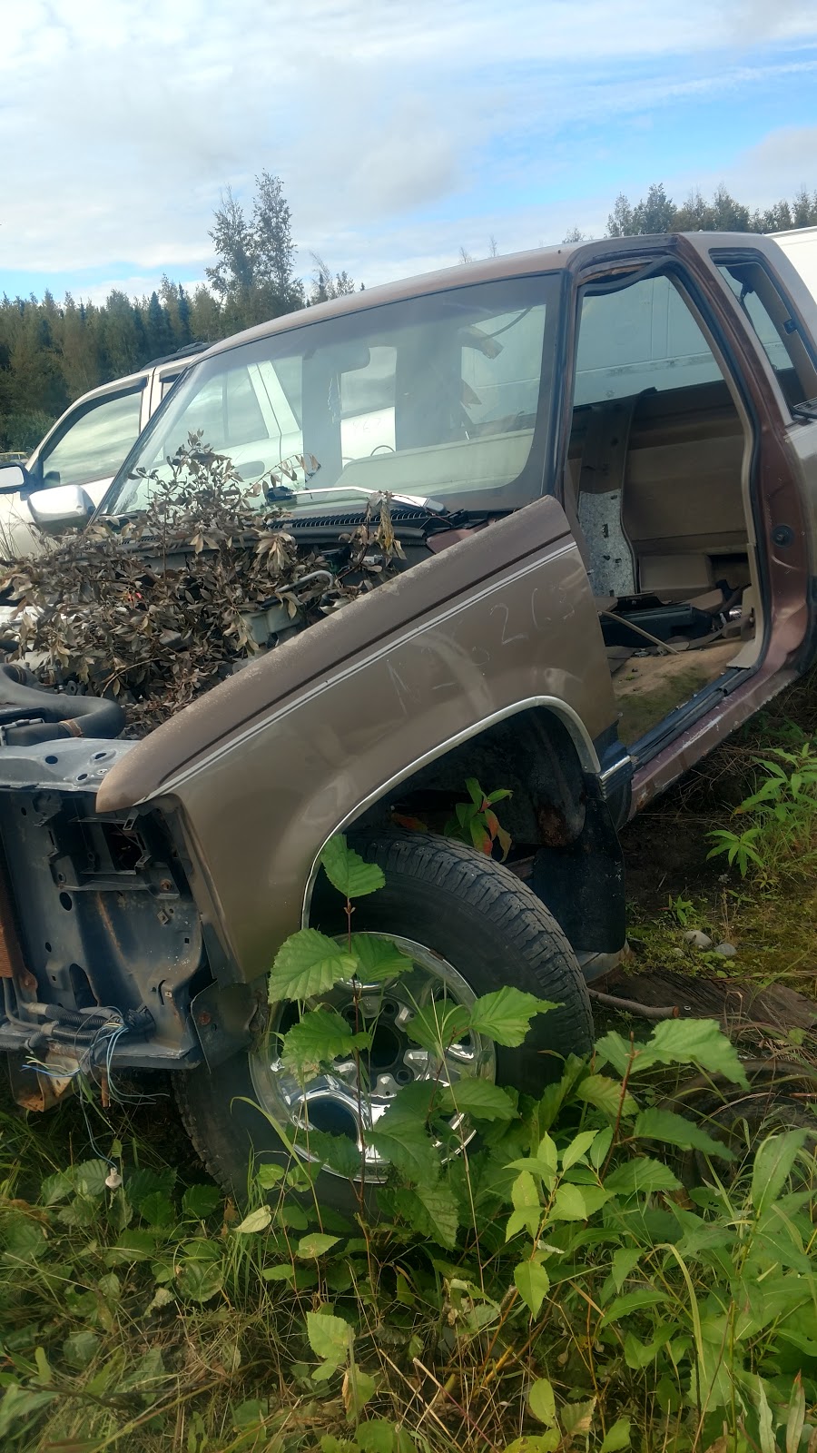 Knik Salvage | 8266 W Hollywood Rd, Wasilla, AK 99623 | Phone: (907) 376-2584