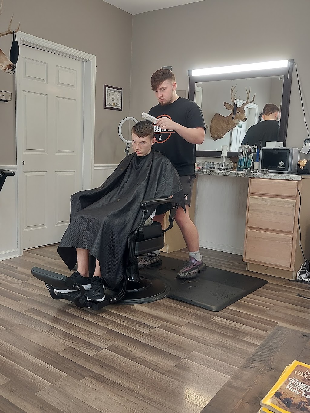 Classic Cuts Barbershop | 901 US Hwy 68 South Ste 100, Maysville, KY 41056, USA | Phone: (606) 584-1440