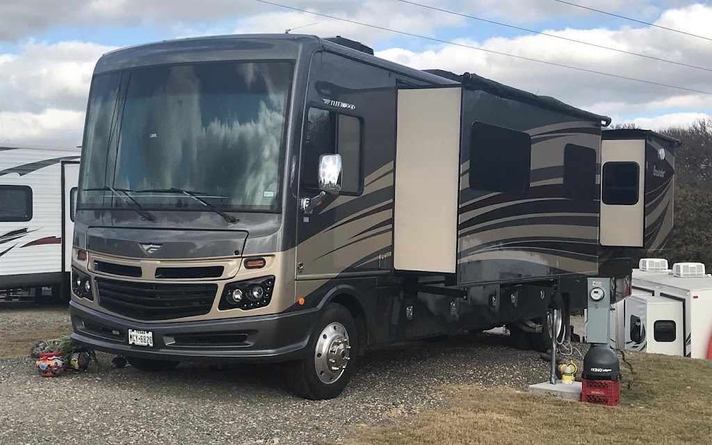 Lonestar 23 RV & Storage | 5860 FM 51 N, Weatherford, TX 76085, USA | Phone: (817) 823-4203