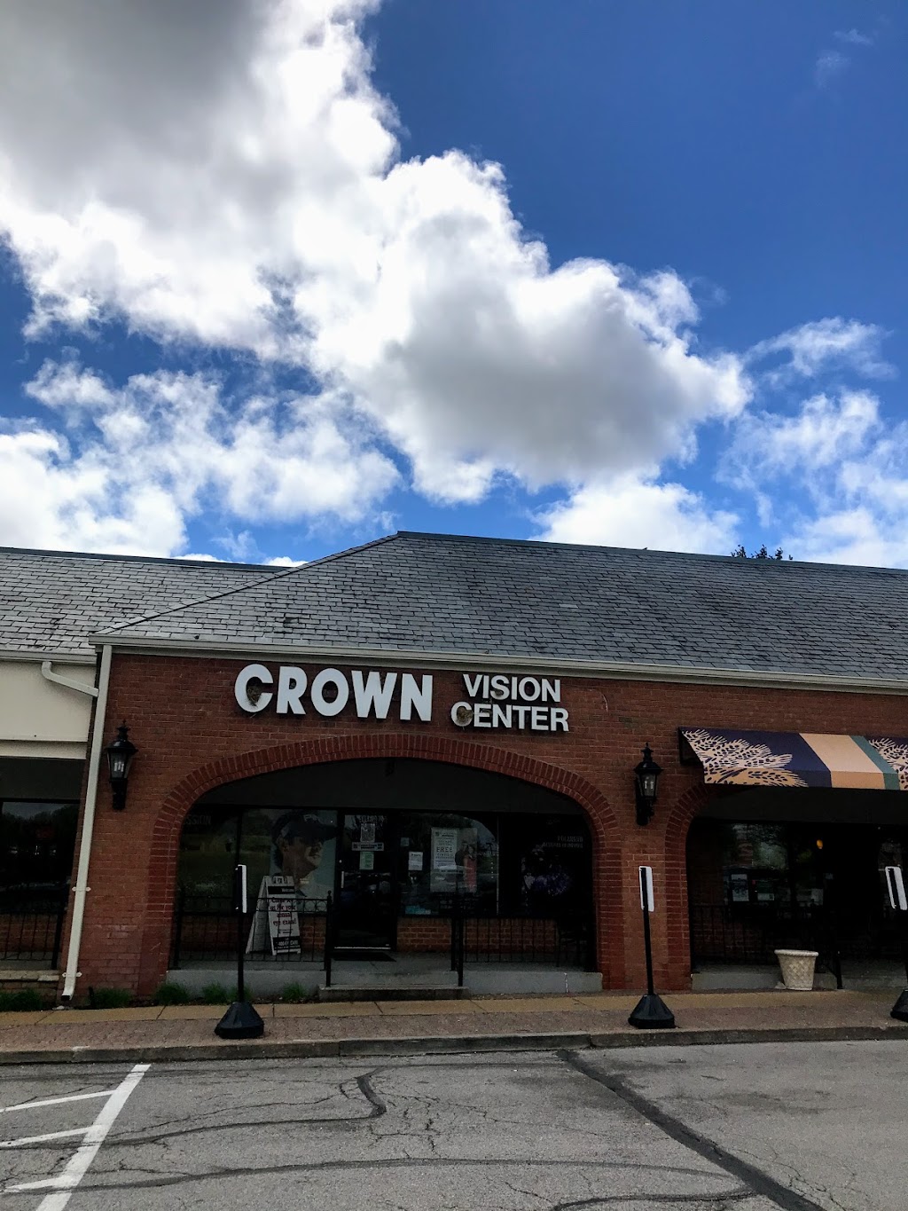Crown Vision Center - Oakville | 5694 Telegraph Rd, Oakville, MO 63129, USA | Phone: (314) 846-4222