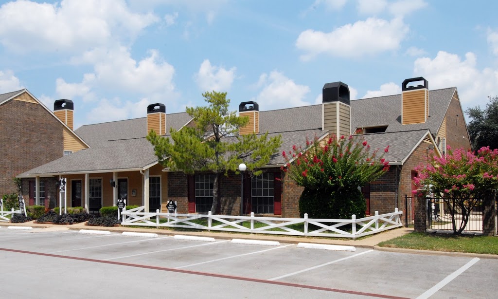 Hunt Club Apartments | 1001 Fuller Wiser Rd, Euless, TX 76039, USA | Phone: (469) 464-5652