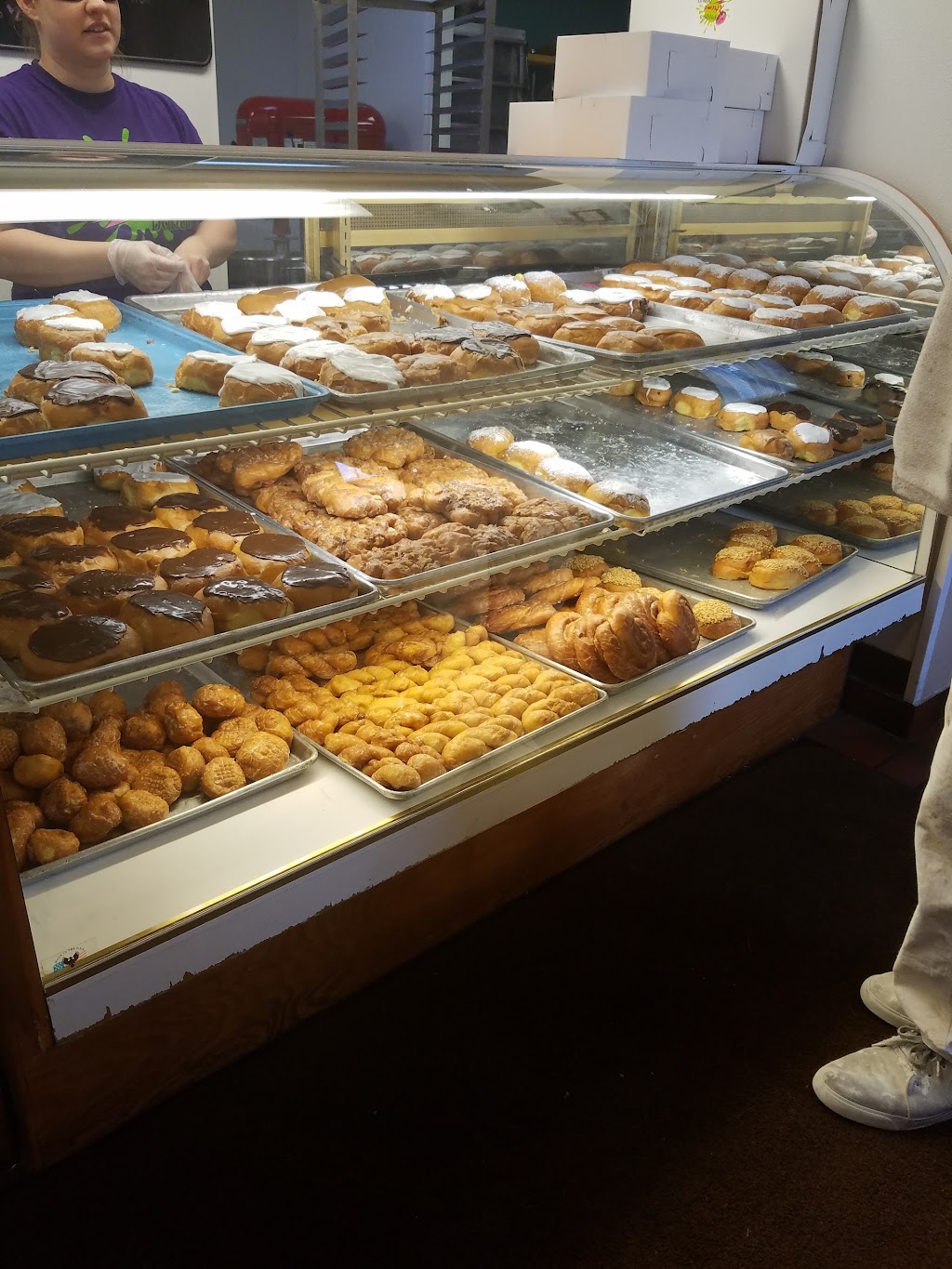 Poppys Xtreme Donuts | 1421 E 38th St, Marion, IN 46953, USA | Phone: (765) 573-6779