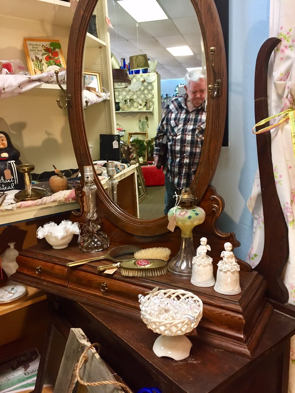 Eden Antique Emporium | 8312 NW 39th Expy, Bethany, OK 73008, USA | Phone: (405) 603-7866