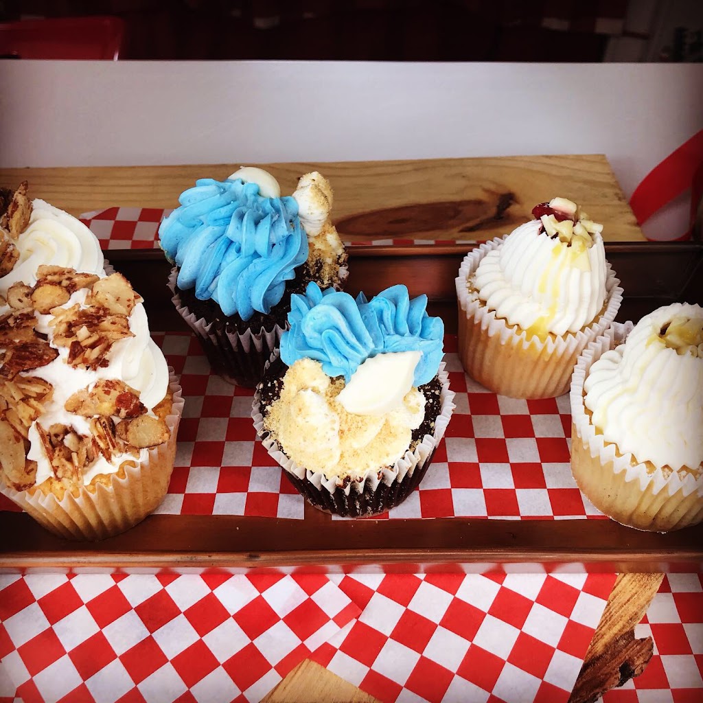 Happy Camper Cakes | 202 Homer Dr, Jeannette, PA 15644, USA | Phone: (724) 989-0164