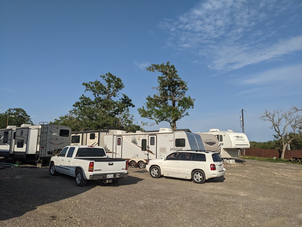 Bluebonnet RV Park | 114 Stoney Brook Dr, Cedar Creek, TX 78612, USA | Phone: (512) 740-6264