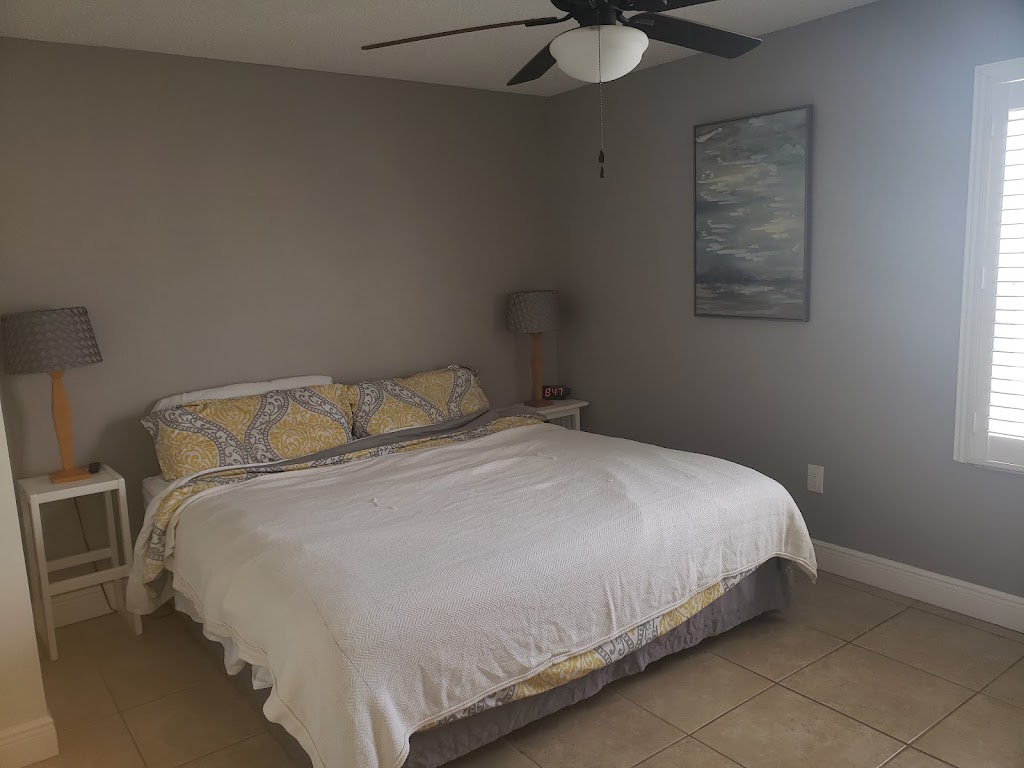 Sandy Point Condominiums by A Paradise Vacation Rentals | 3607 E Bay Dr, Holmes Beach, FL 34217 | Phone: (941) 778-4800