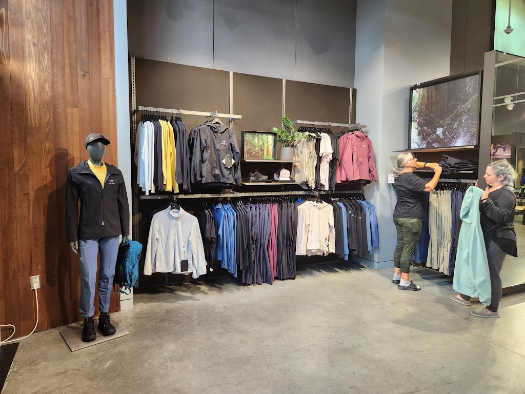 Arcteryx Stanford Center | 660 Stanford Shopping Center Suite 1030, Palo Alto, CA 94304, USA | Phone: (650) 847-4026