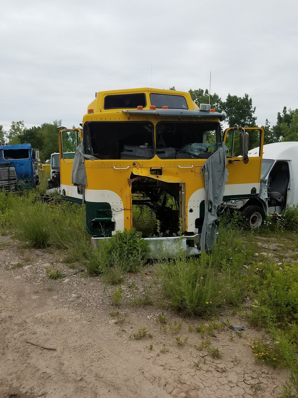 Caseys Truck Salvage World | 5651 Transit Rd, Depew, NY 14043, USA | Phone: (716) 681-0750