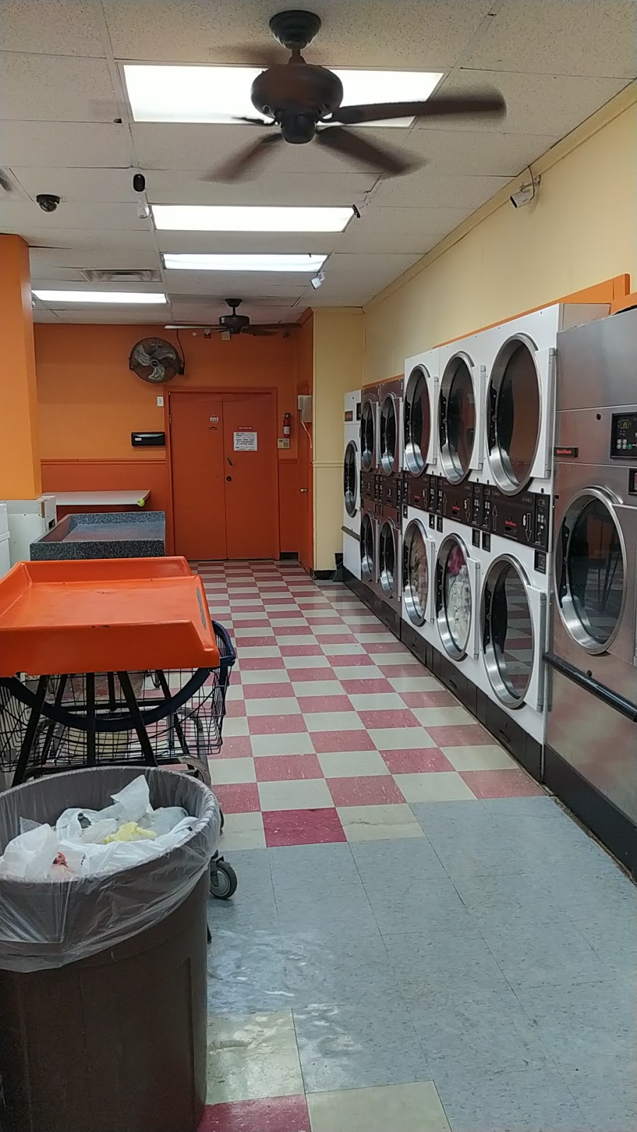 Linbar Laundromat - laundry  | Photo 9 of 10 | Address: 5003 Linbar Dr, Nashville, TN 37211, USA | Phone: (615) 423-0727