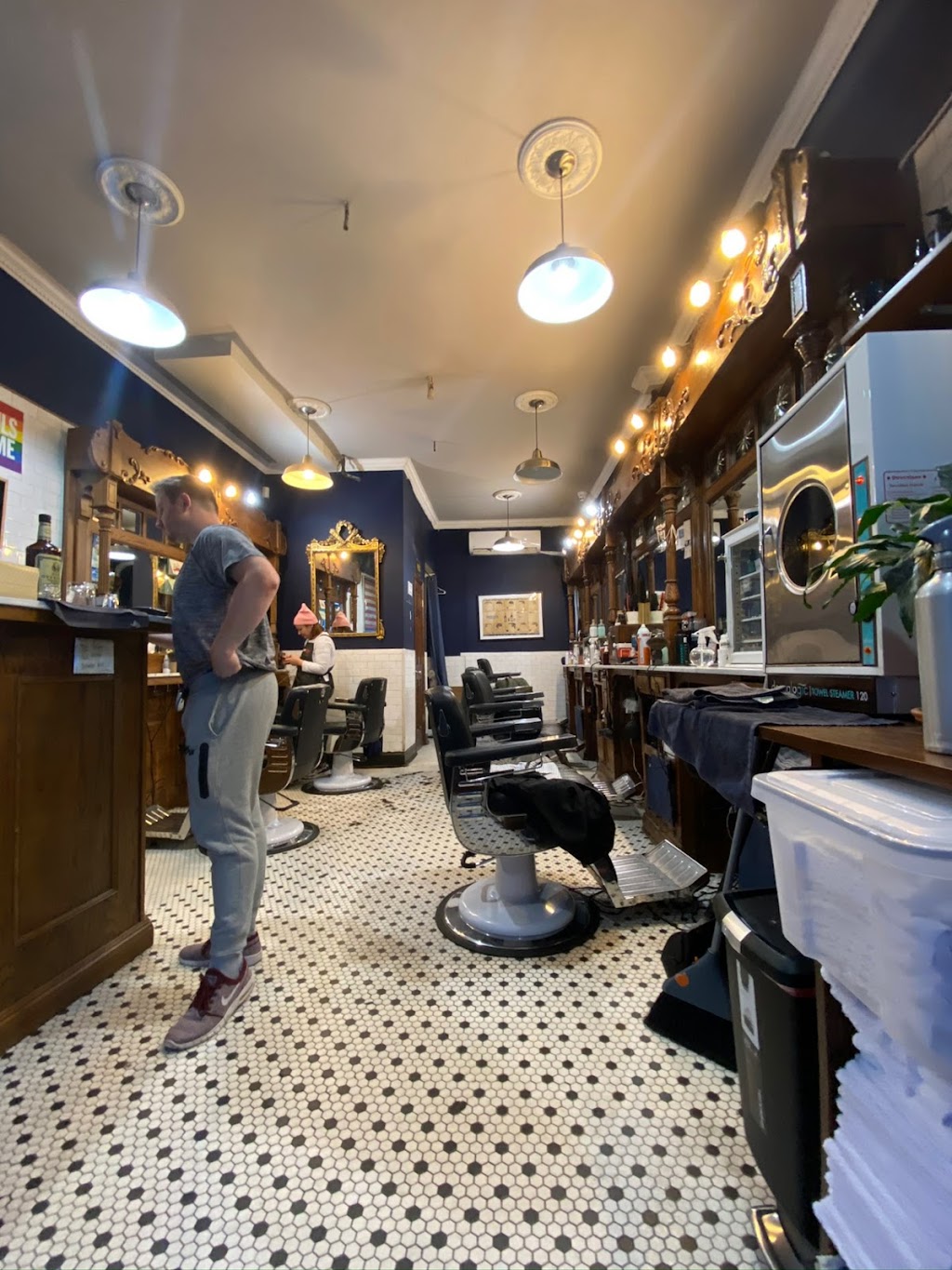 Neighborhood Cut and Shave | 37a Bedford St, New York, NY 10014, USA | Phone: (212) 929-5555