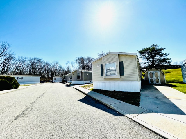 Spring Lake Court Mobile Home Park | 615 Stratford Rd, Delaware, OH 43015, USA | Phone: (319) 541-2502