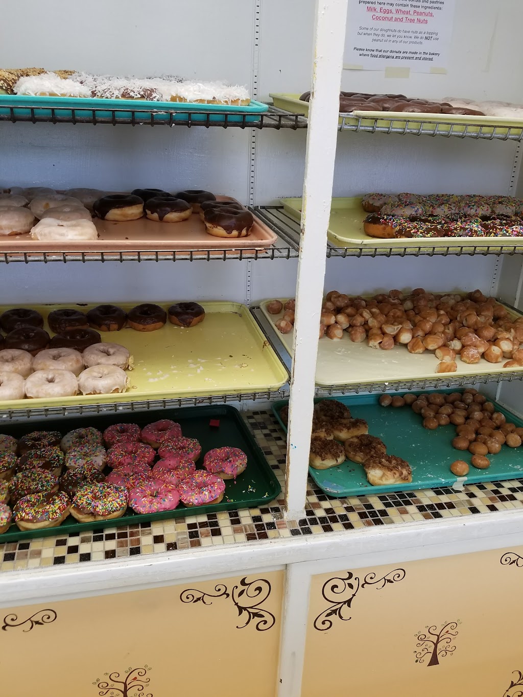 Holtmans Donut Shop | 214 W Main St, Williamsburg, OH 45176, USA | Phone: (513) 724-3865