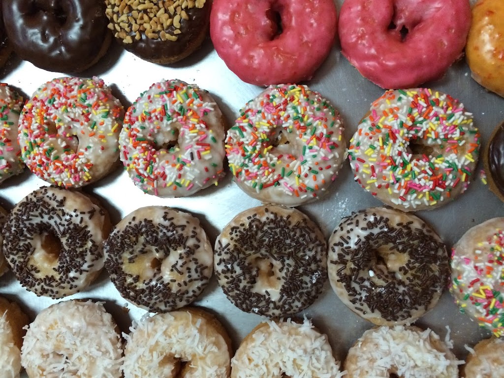 Donut Den | 8055 Vineland Ave, Sun Valley, CA 91352, USA | Phone: (818) 768-1245