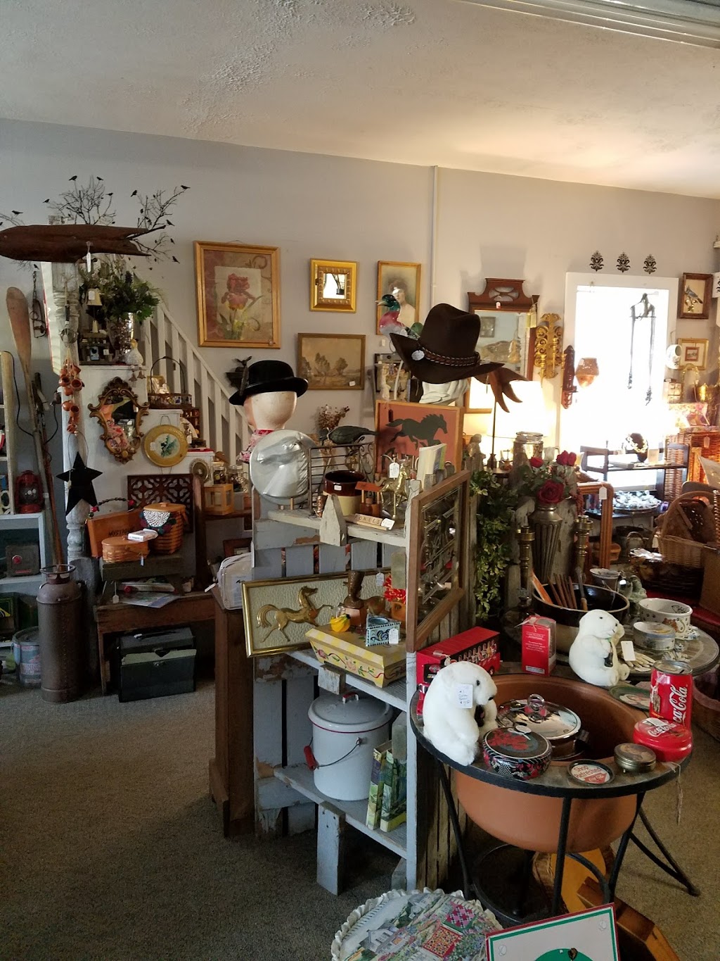 A Niche In Time | 114 E Maple St, Hartville, OH 44632, USA | Phone: (330) 877-2567