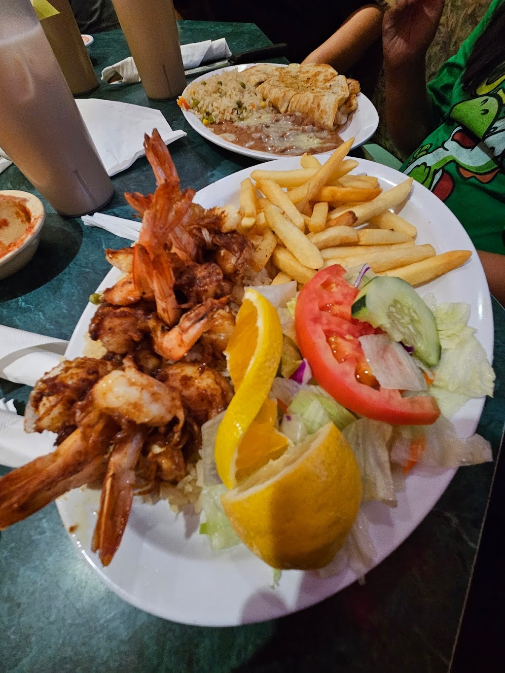 Mariscos La Sirenita | 14032 Oxnard St, Valley Glen, CA 91401, USA | Phone: (818) 908-0742