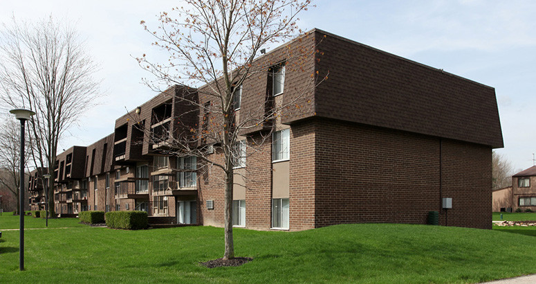 Fawn Lake Apartments | 9640 Fernwood Dr, Olmsted Falls, OH 44138 | Phone: (440) 201-9948