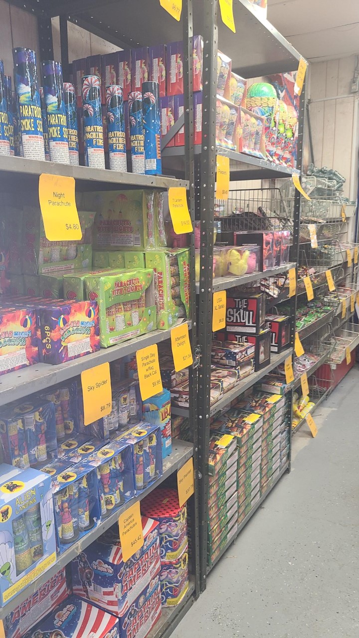 1/2 Price Fireworks | 600 Elm St, Lawrenceburg, IN 47025, USA | Phone: (812) 537-3115