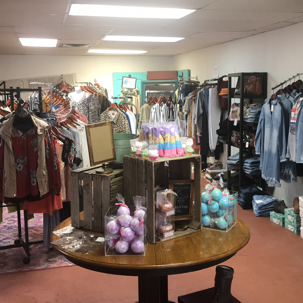 Funky Pearl Boutique | 518 Leahy Ave, Pawhuska, OK 74056, USA | Phone: (918) 604-5066