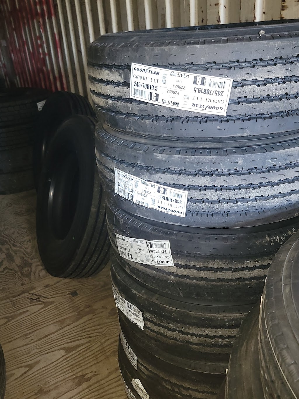 Wares giant tire service | 2641 County Rd 615, Alvarado, TX 76009, USA | Phone: (817) 480-6943