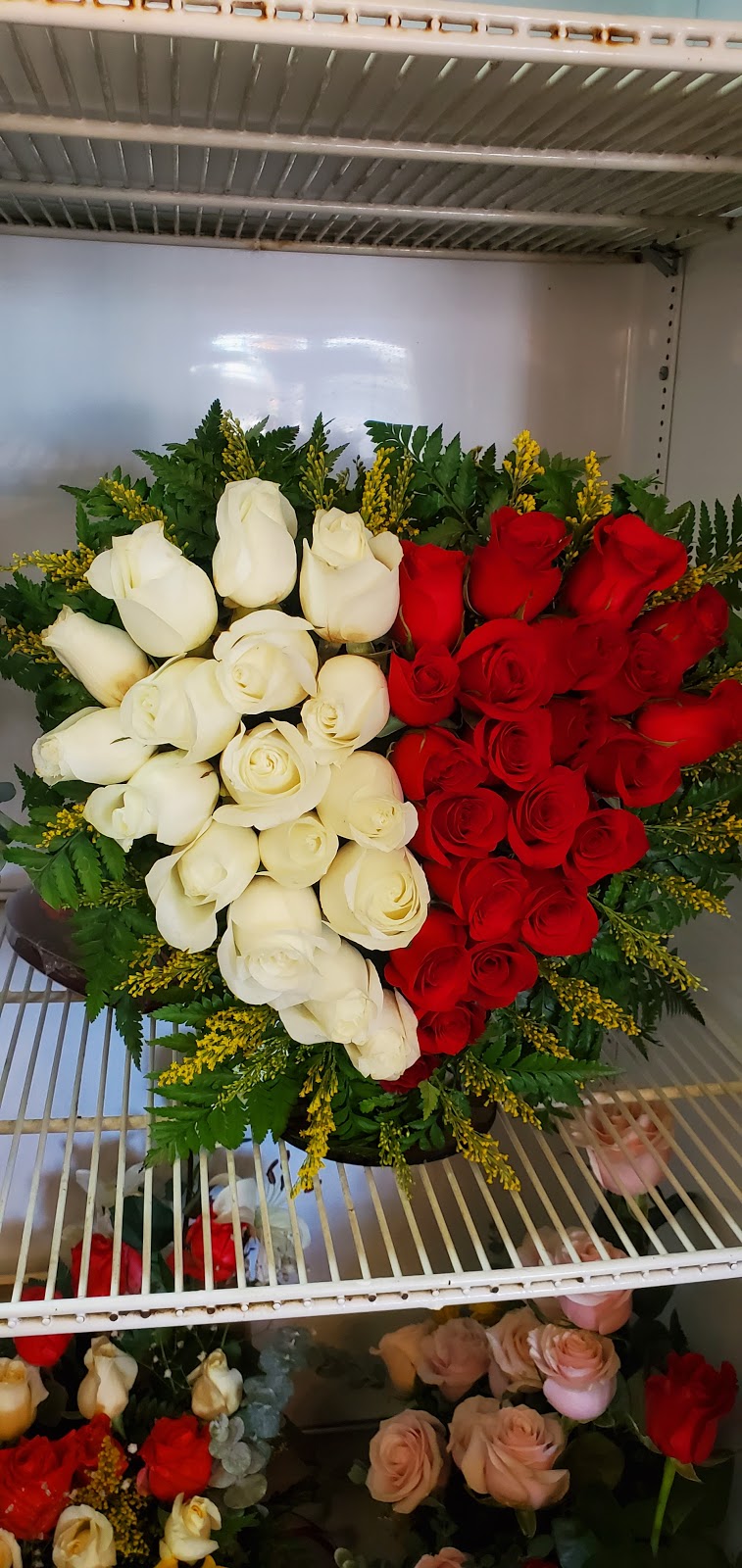 ESMERALDAS FLOWERS SHOP. | 705 Fabens Rd Int. #0, Fabens, TX 79838, USA | Phone: (915) 875-7218