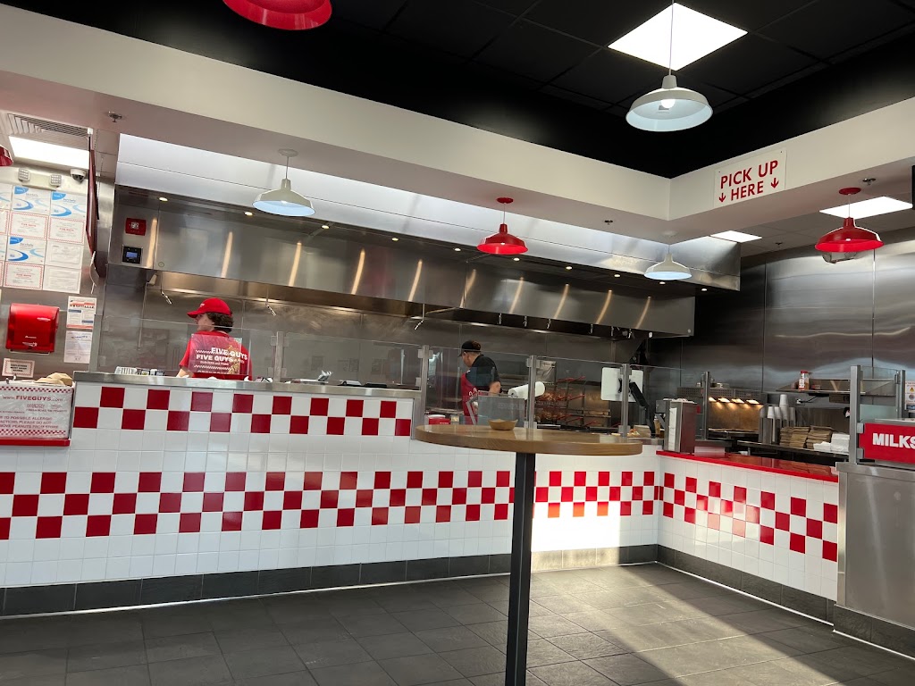 Five Guys | 17304 Chesterfield Airport Rd, Chesterfield, MO 63005, USA | Phone: (636) 536-9872