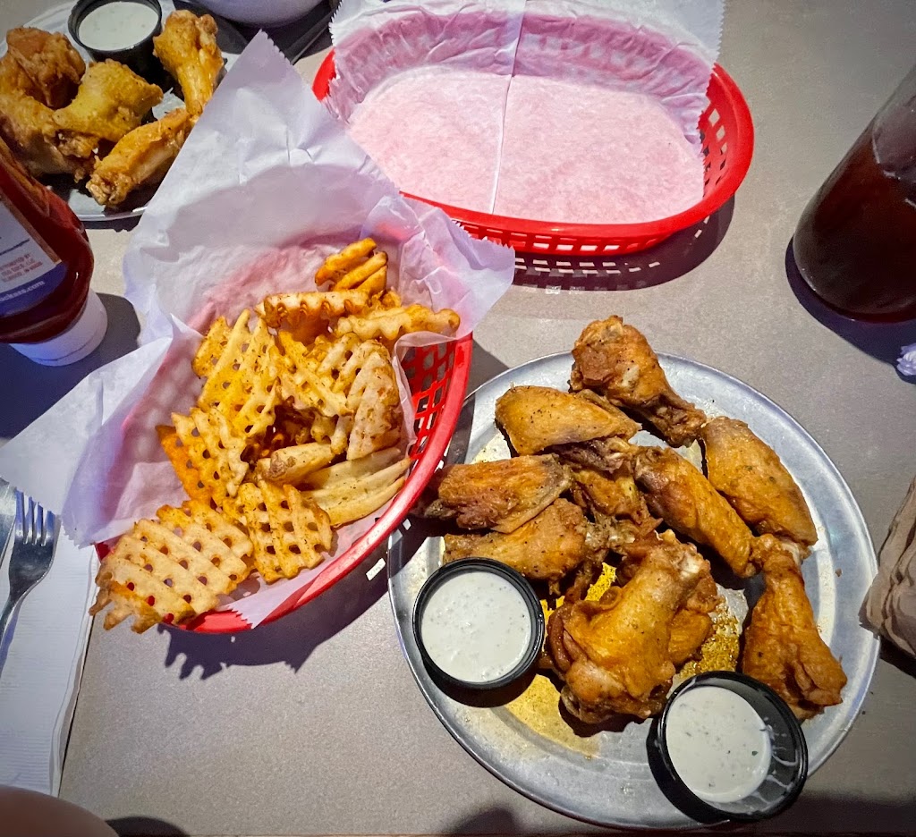 Pluckers Wing Bar | 1709 Cross Roads Dr, Grapevine, TX 76051, USA | Phone: (817) 416-2473