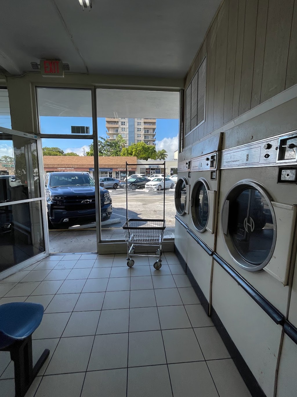 Southport Coin Laundry-Cleaner | 1063 SE 17th St, Fort Lauderdale, FL 33316, USA | Phone: (954) 522-5107