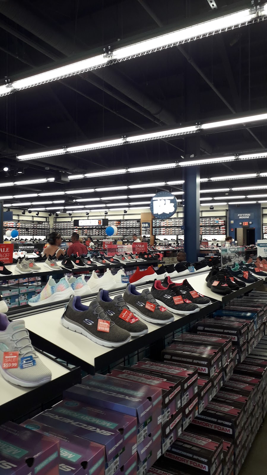 SKECHERS Factory Outlet | 480 Evergreen Ct, Central Valley, NY 10917, USA | Phone: (845) 928-1459