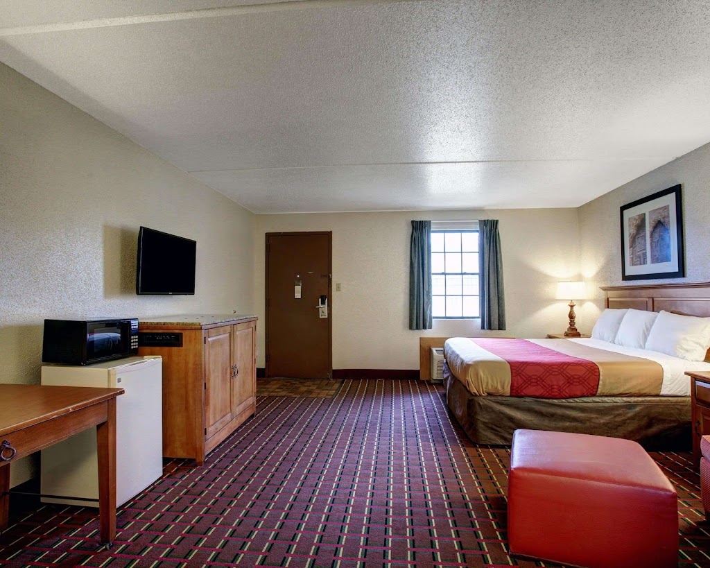 Rodeway Inn | 1209 I-35 N at, TX-46, New Braunfels, TX 78130, USA | Phone: (830) 629-6991