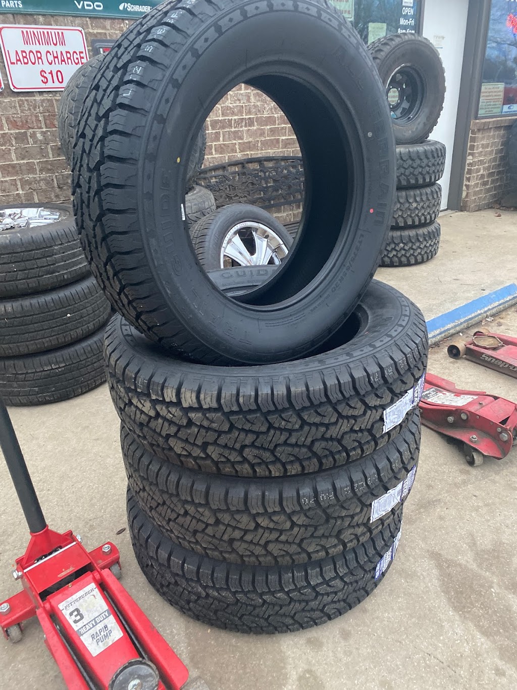 E & J TIRE CENTER LLC | 1221 20th Ave, Calera, AL 35040, USA | Phone: (205) 668-2222