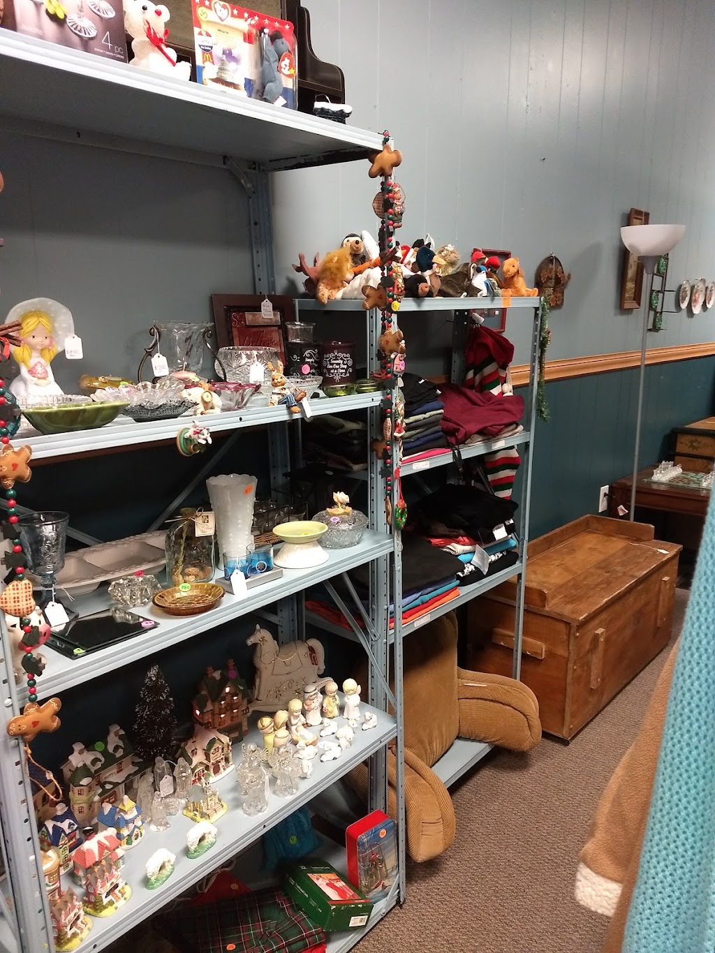 A & J Hidden Treasures | 6903 N Frontage Rd, Fairland, IN 46126 | Phone: (317) 416-3729