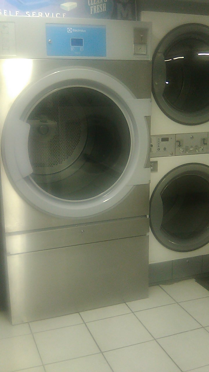 Local Laundry - Castroville | 2124 Castroville Rd, San Antonio, TX 78237 | Phone: (210) 306-2214