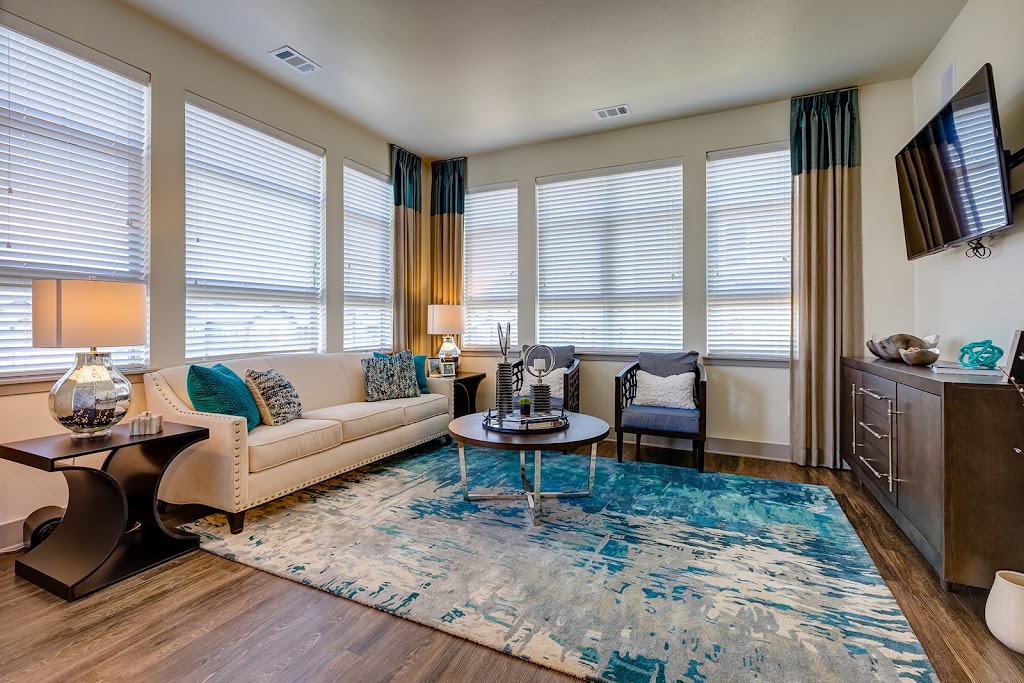 Windsor at Pinehurst Apartments | 3950 S Wadsworth Blvd, Lakewood, CO 80235, USA | Phone: (833) 825-0576