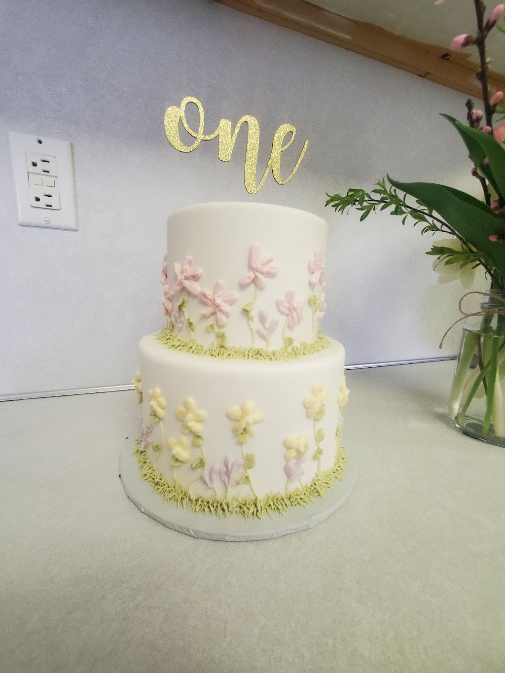 Crowned Cakes by jess | 480 Dixie Hwy, Rossford, OH 43460, USA | Phone: (907) 947-7984