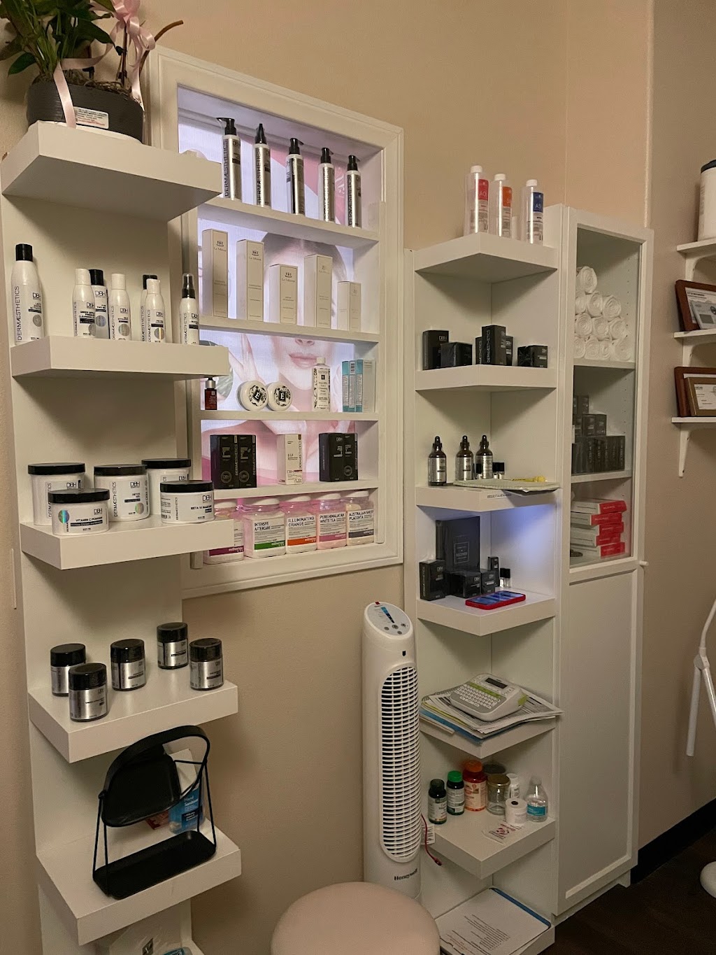 MB- Skincare Studio | 16416 Beach Blvd #103, Westminster, CA 92683, USA | Phone: (714) 874-6868