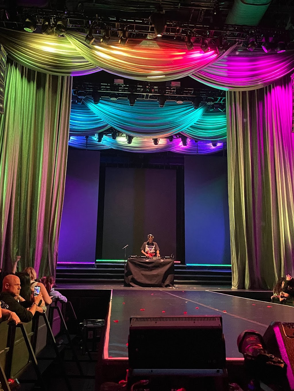Terminal 5 | 610 W 56th St, New York, NY 10019, USA | Phone: (212) 582-6600