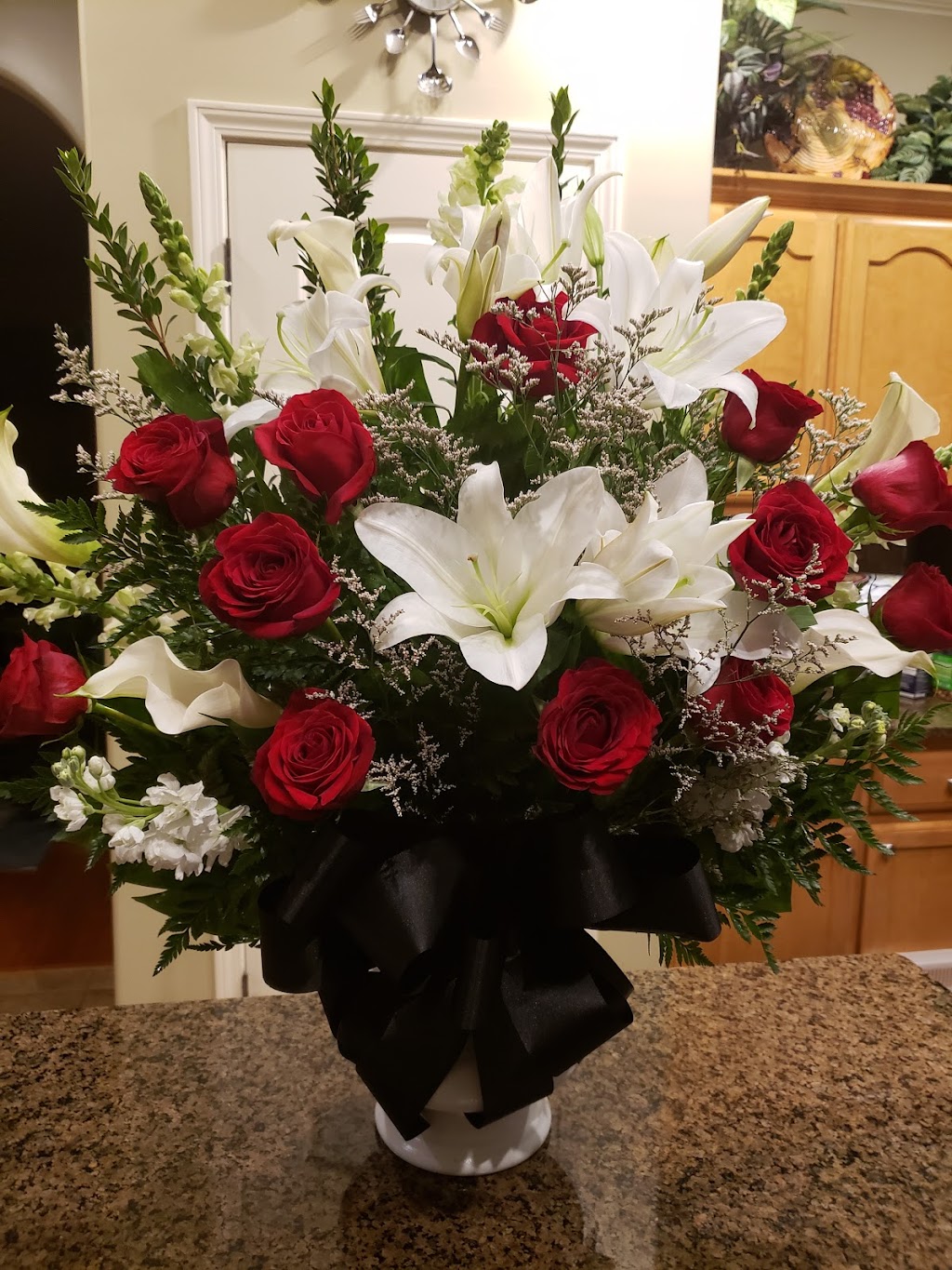 Creative Hands Florist | 4764 Dylan Valley Dr, Memphis, TN 38135, USA | Phone: (901) 372-2590