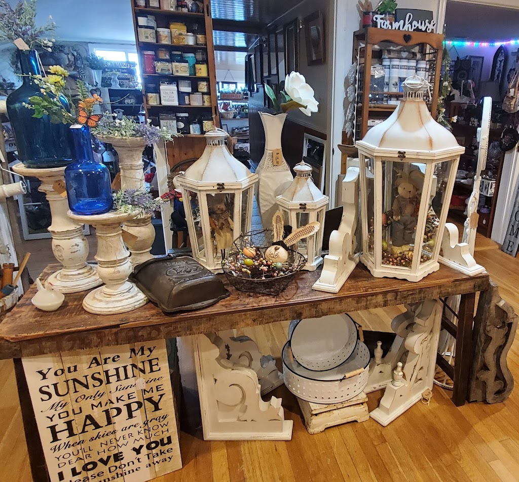 The Blooming House Junk Shop | 14124 5th St, Dade City, FL 33525, USA | Phone: (813) 541-9234