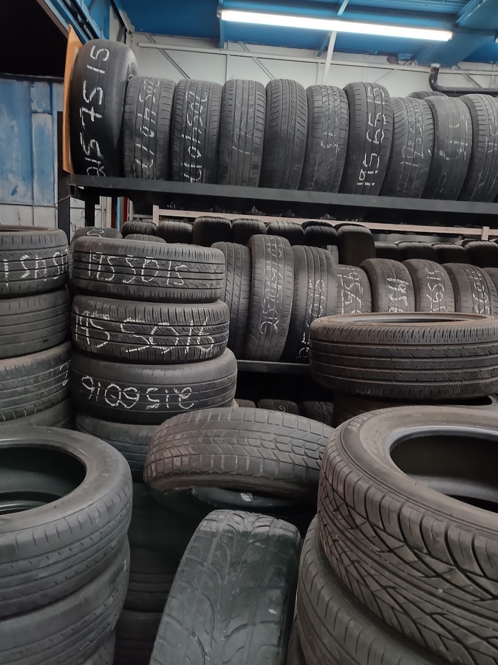 Latino Tires | 600 W Bonanza Rd, Las Vegas, NV 89106, USA | Phone: (702) 379-5775