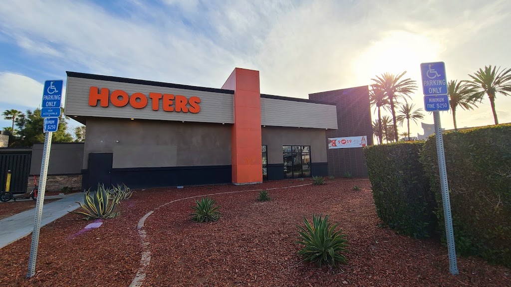 Hooters of Long Beach | 90 Aquarium Way, Long Beach, CA 90802, USA | Phone: (562) 983-1010