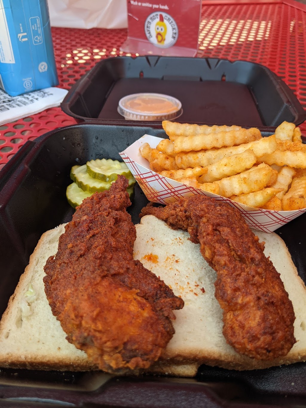 Daves Hot Chicken | 465 N Fairfax Ave, Los Angeles, CA 90036, USA | Phone: (323) 413-2322