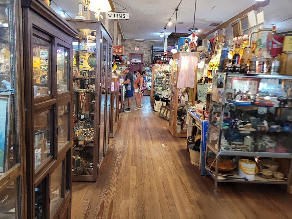 Gruene Antique Co | 1607 Hunter Rd, New Braunfels, TX 78130, USA | Phone: (830) 629-7781